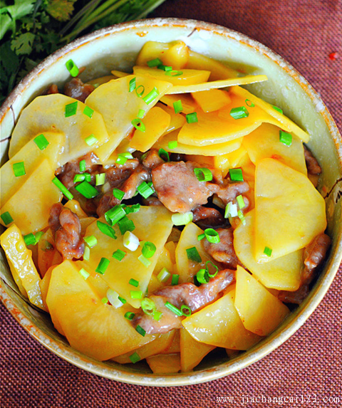 嫩牛肉炒土豆片